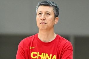 郭士强:球员磨合得比较好 新中国男篮伤病比较多 内线轮转困难